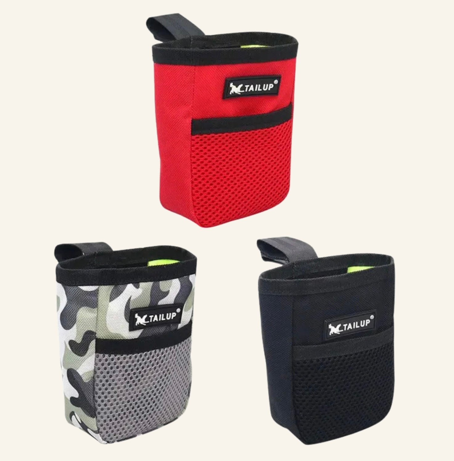 Sac de dressage nomade Dog Rider noir porté à la ceinture, facilitant l'accès aux friandises lors des sorties