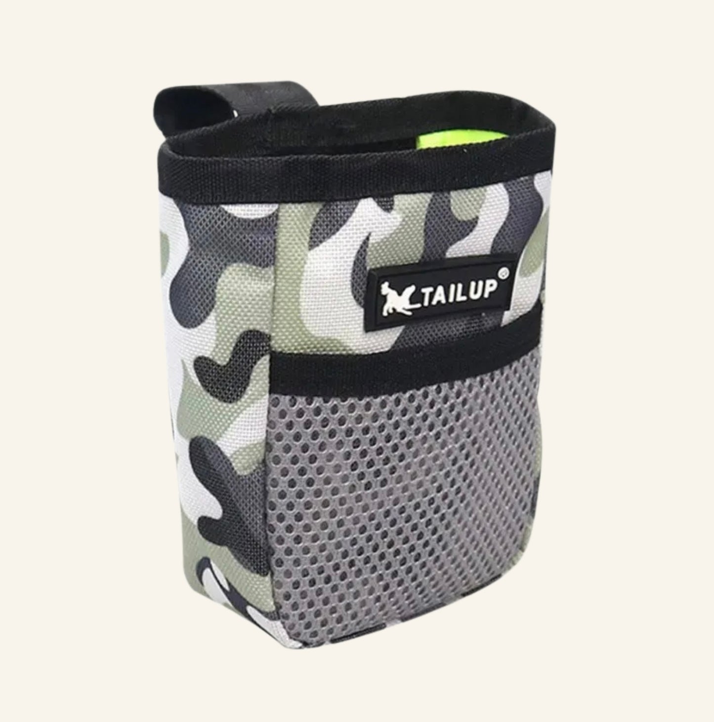 Sac à friandises nomade Dog Rider avec motif camouflage, robuste et pratique pour vos aventures en extérieur.
