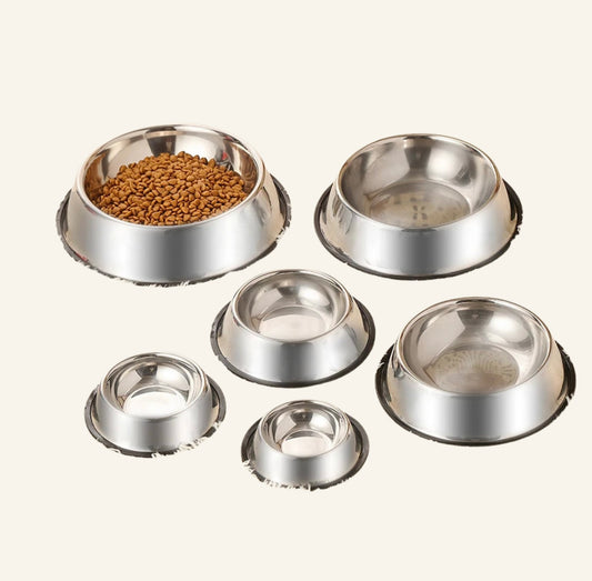 Gamme complète de gamelles en inox Dog Rider en différentes tailles.