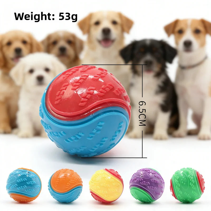Plusieurs races de chiens posant avec les différentes couleurs de balles Dog Rider.