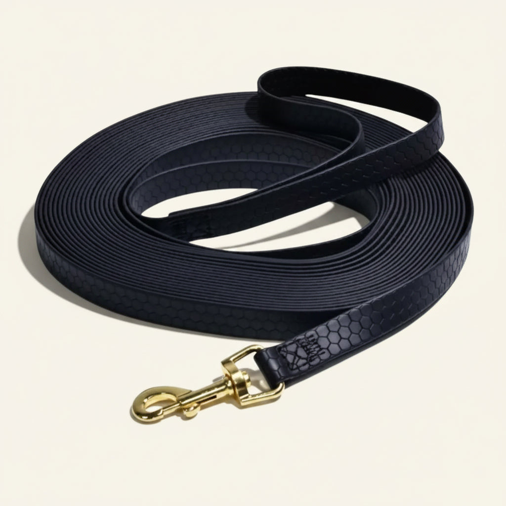 Longe d'entraînement pour chien en PVC de couleur noire avec mousqueton métallique robuste